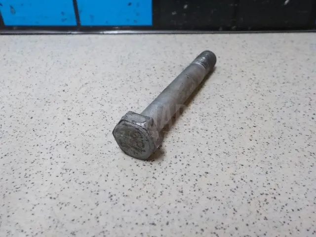 Болт опоры