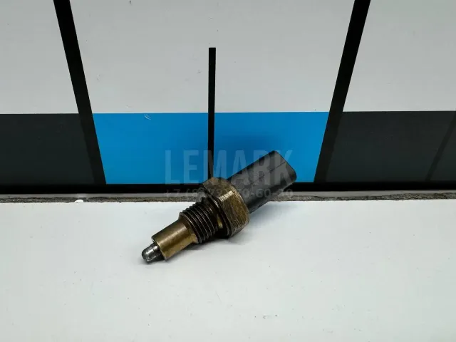 Датчик включения заднего хода для  Genesis GV70 2020