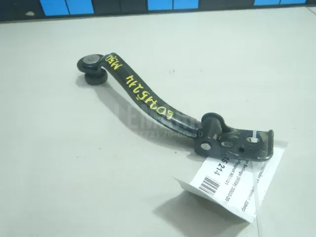 Кронштейн крепления двери для  Ford C-MAX 2003-2010