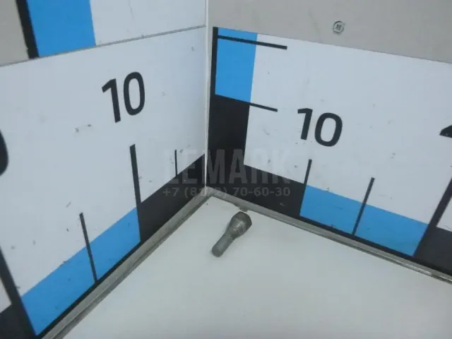 Болт генератора