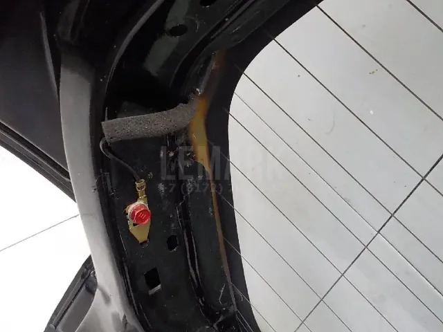 Дверь багажника со стеклом для  Chrysler 300M 1998-2004
