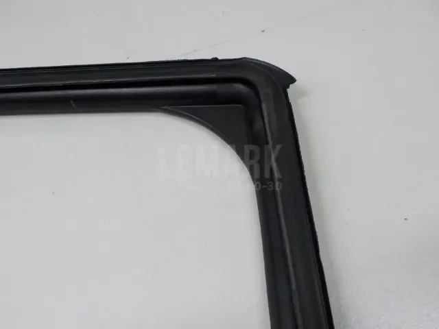 Уплотнитель стекла двери для  Haval H9 2014-2024