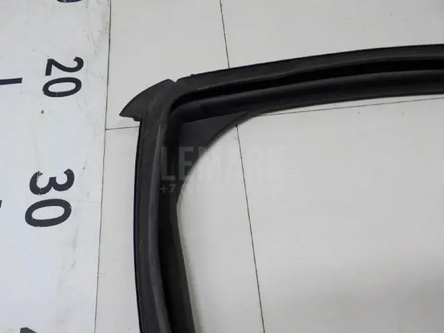 Уплотнитель стекла двери для  Haval H9 2014-2024