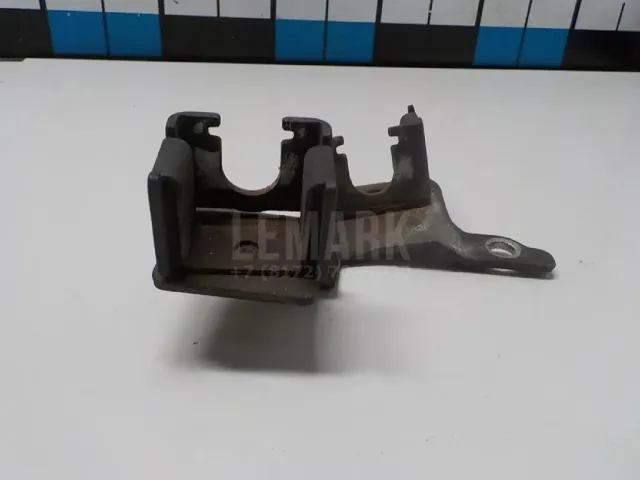 Кронштейн крепления троса КПП для  GM GMC Envoy 2001-2009