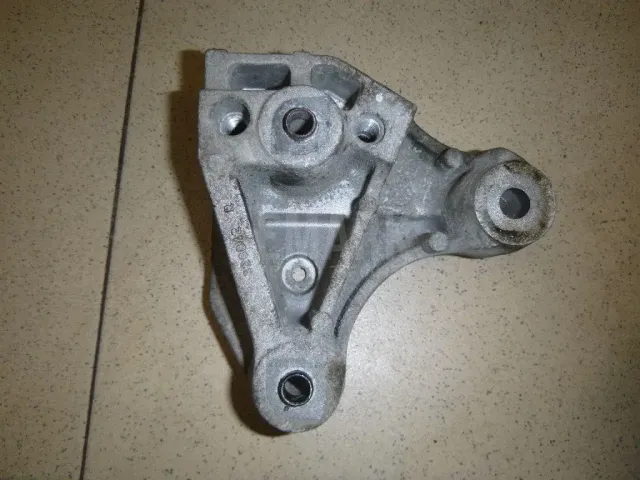 Кронштейн КПП левый для  Ford S-MAX 2006-2015