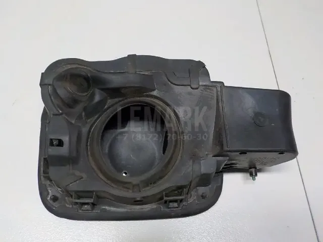 Лючок бензобака для  Cadillac CTS 2002-2008