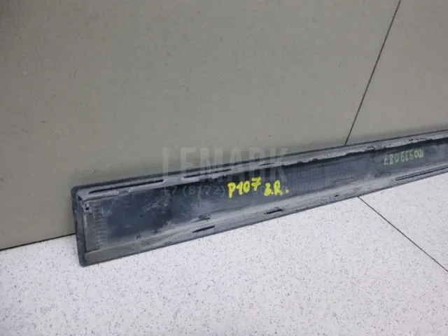 Молдинг задней правой двери