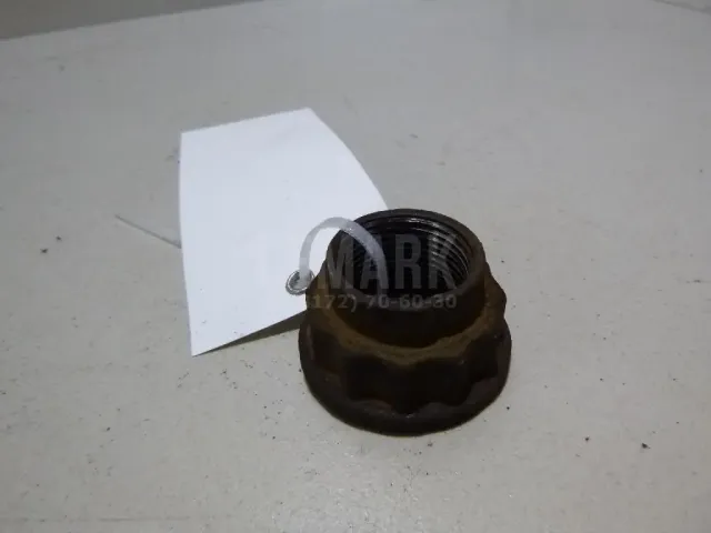 Гайка передней ступицы