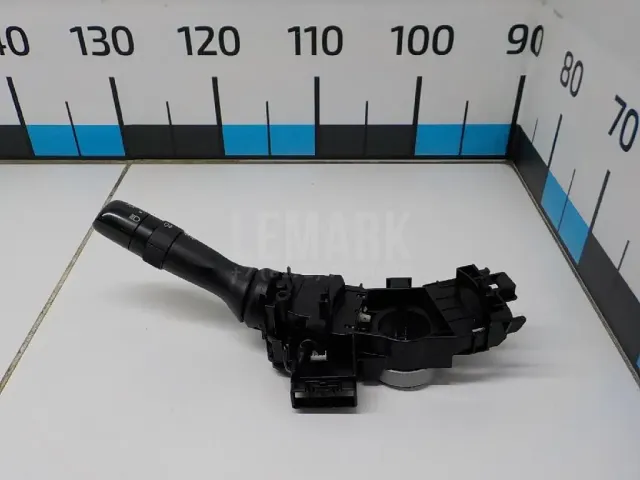 Переключатель поворотов подрулевой для  BMW X3 E83 2004-2010