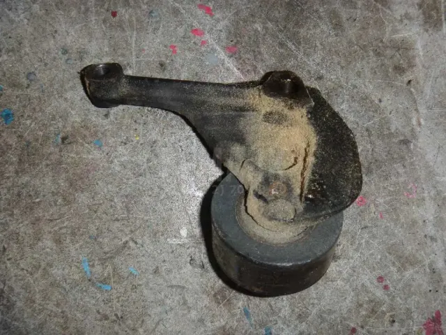Кронштейн ролика для  Ford Focus II 2008-2011