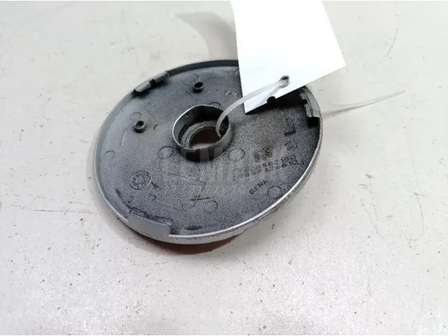 Лючок бензобака