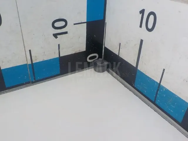 Отбойник капота