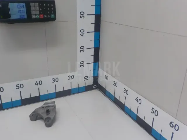 Кронштейн КПП левый