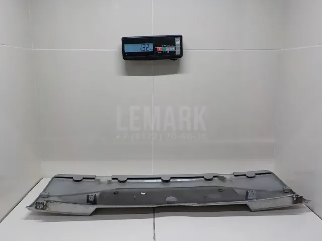 Накладка двери багажника