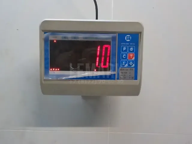Накладка двери багажника