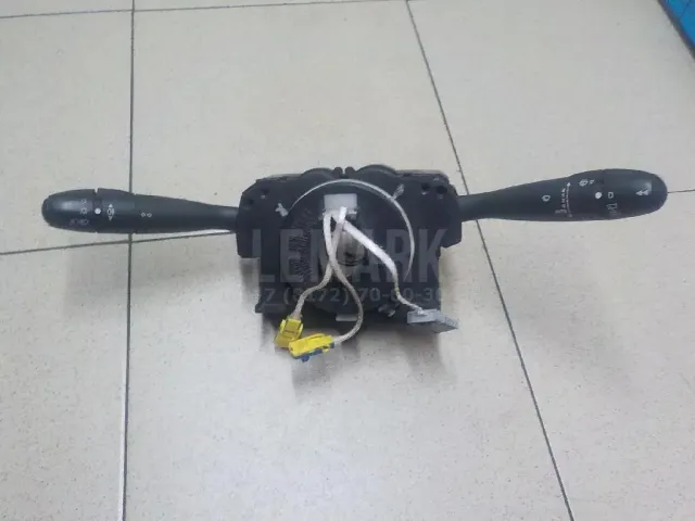 Переключатель подрулевой в сборе для  BMW X3 E83 2004-2010