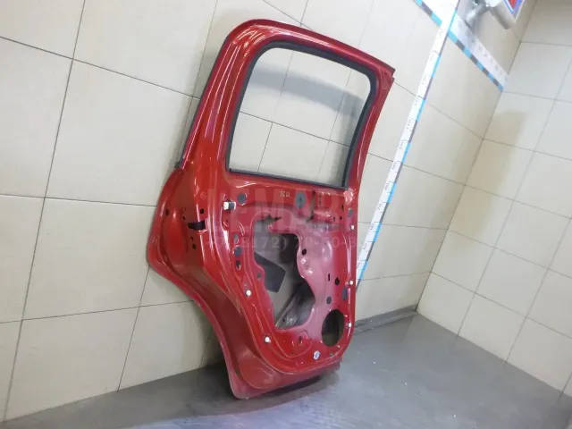 Дверь задняя левая