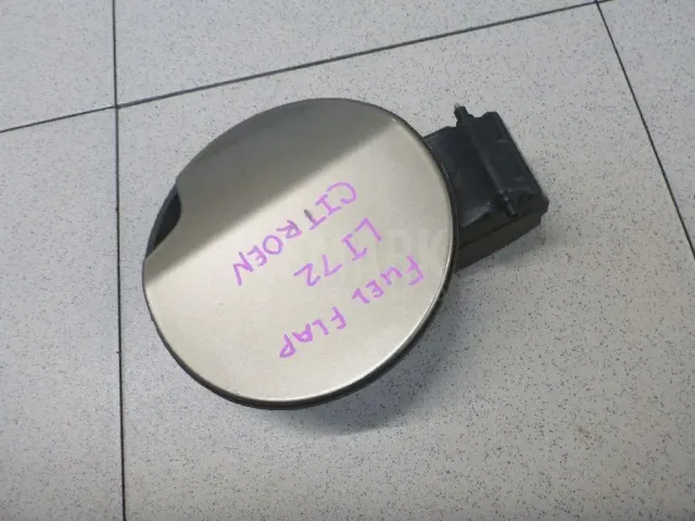 Ниша лючка бензобака