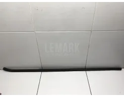 Накладка стекла переднего левого
