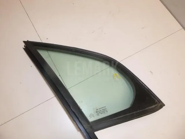 Стекло двери передней правой (форточка) для  Audi A2 [8Z0] 2000-2005