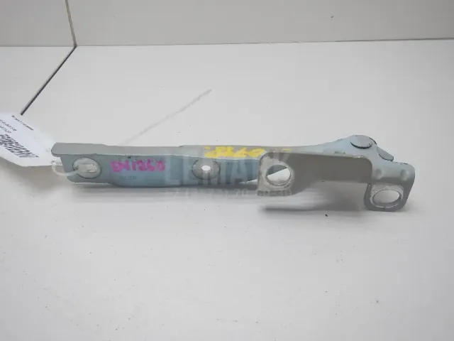 Петля капота левая для  Chrysler Grand Voyager/Grand Caravan (RT) 2007-2020