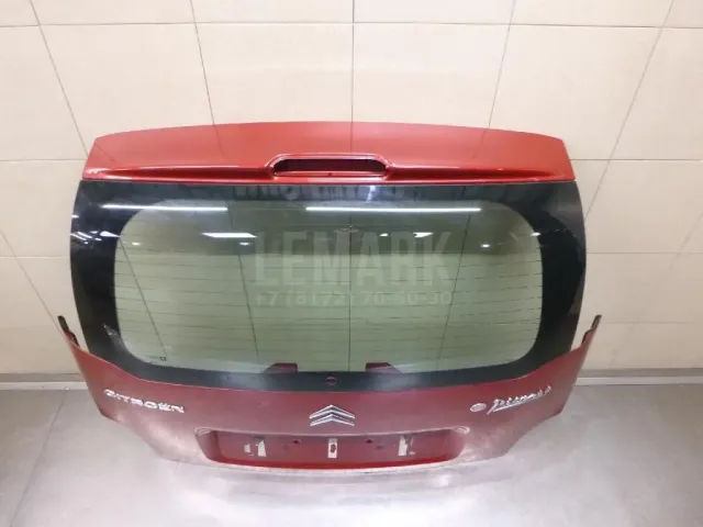 Дверь багажника со стеклом