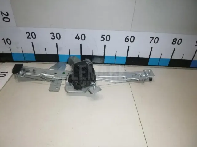 Стеклоподъемник электр. задний левый