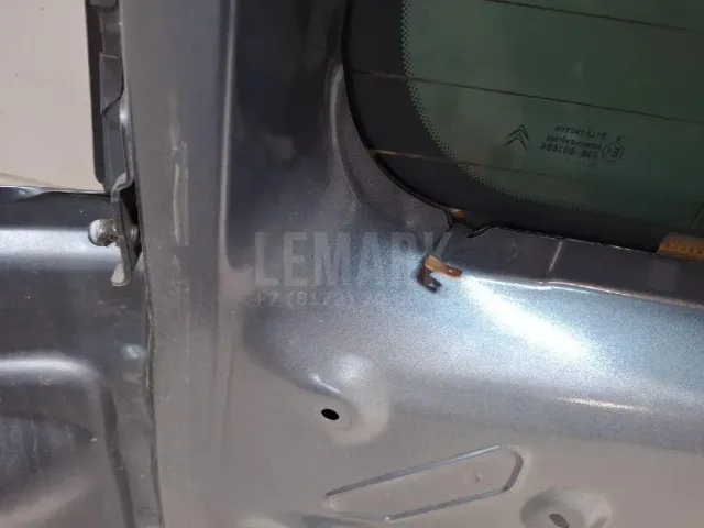 Дверь багажника со стеклом