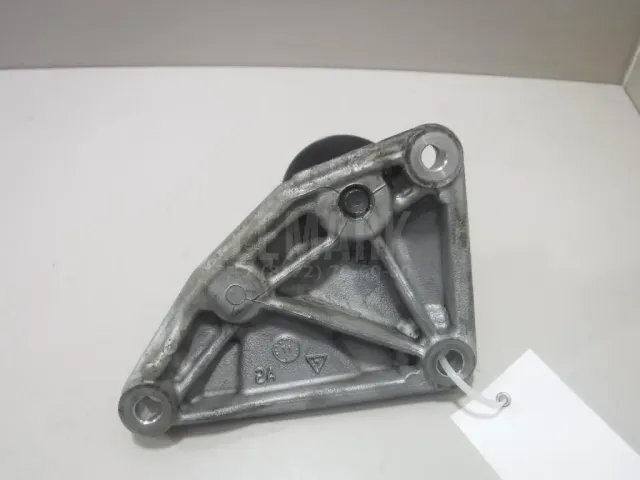 Кронштейн КПП для  Dongfeng