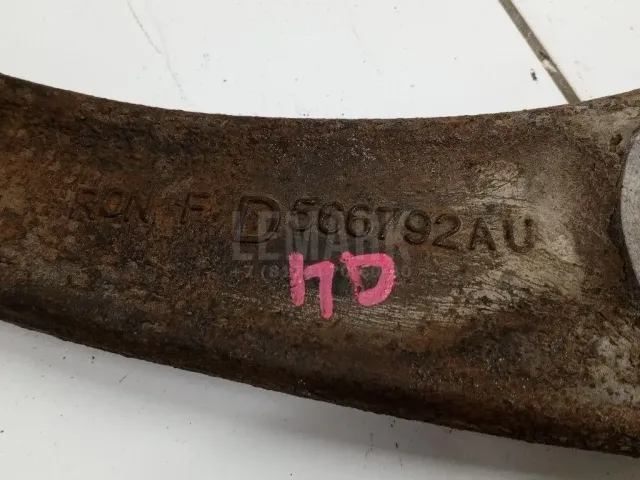 Рычаг передний правый