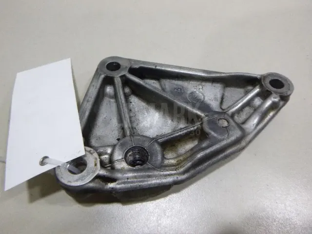 Кронштейн КПП для  Chery