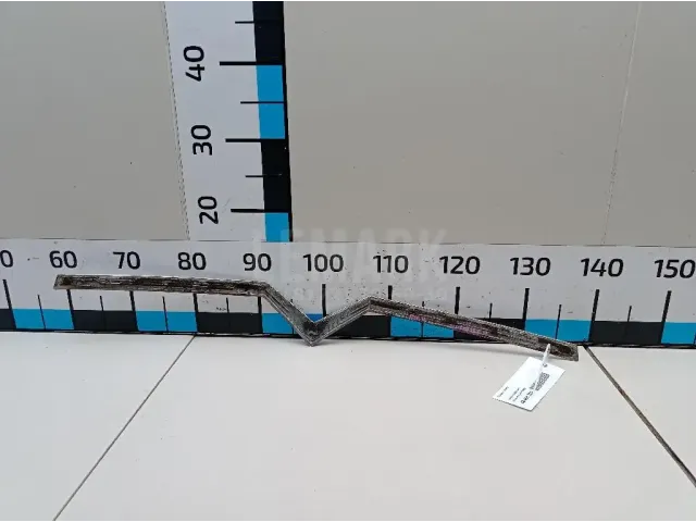 Молдинг капота