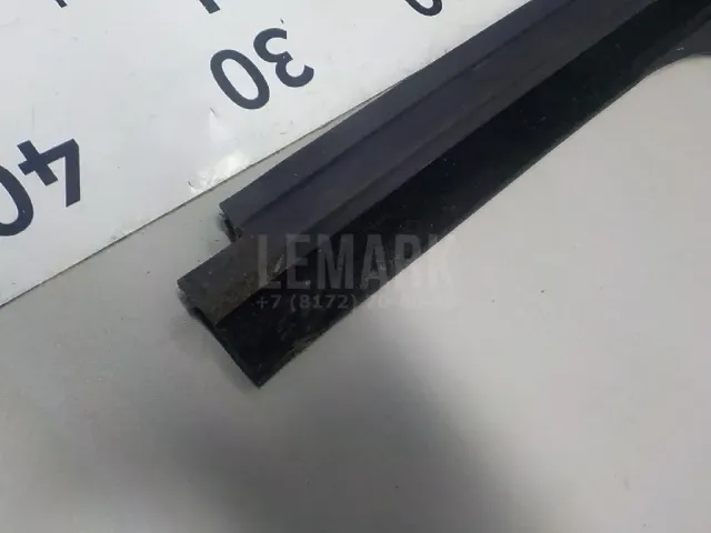 Уплотнитель стекла двери для  FAW Besturn B70 2020