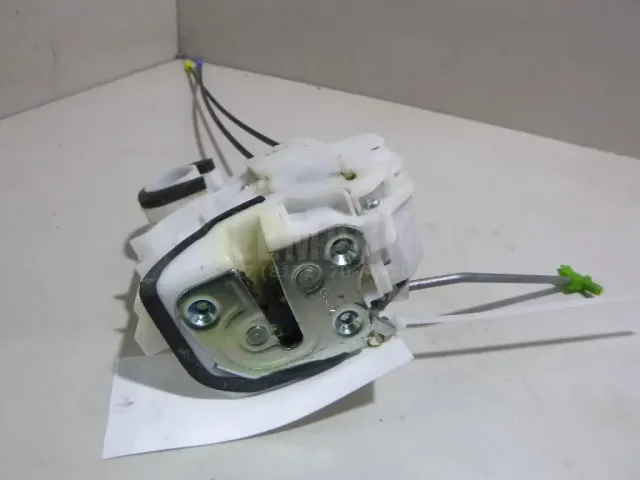 Замок двери задней левой для  Ford Fiesta 2001-2008