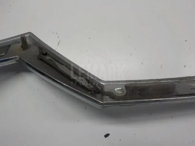 Молдинг капота
