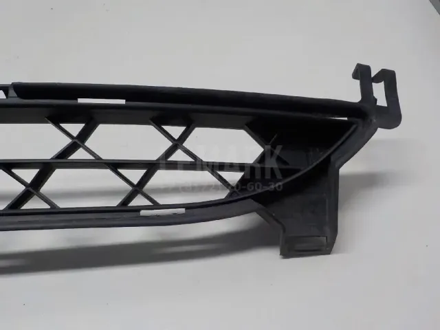 Решетка в бампер центральная для  Ford Focus III 2011-2019