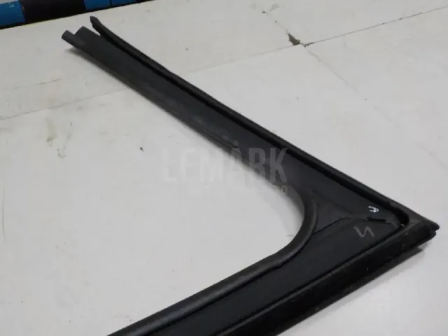 Уплотнитель стекла двери для  Citroen C8 2002-2014