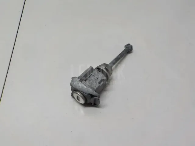 Вставка замка двери лев. для  BMW X3 E83 2004-2010