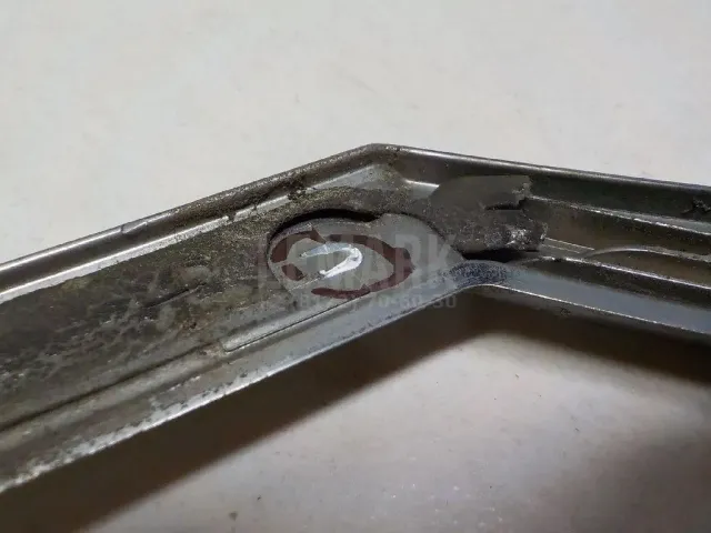 Молдинг капота