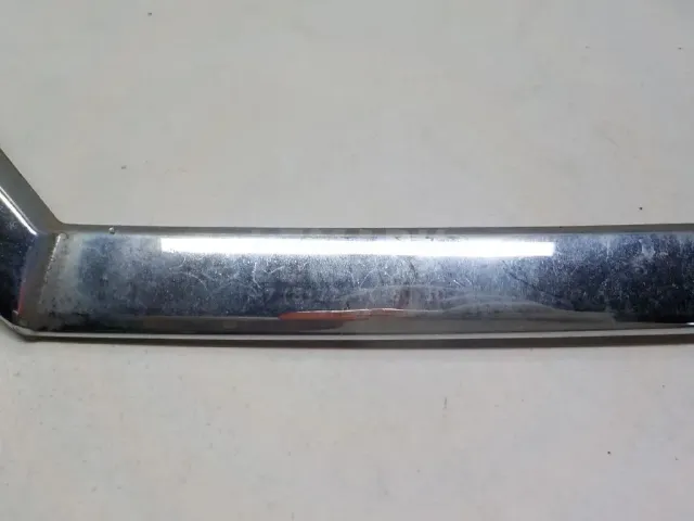 Молдинг капота