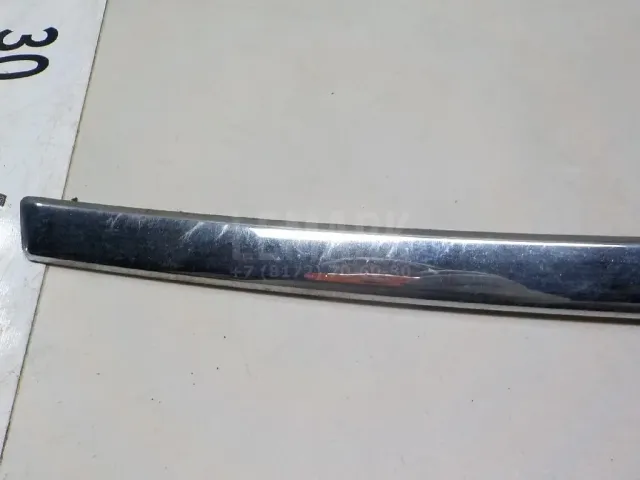 Молдинг капота