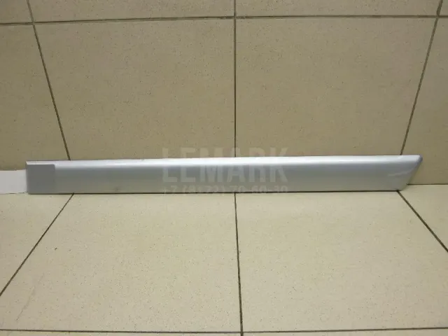 Молдинг задней левой двери