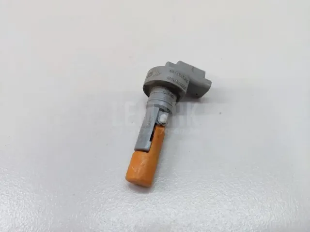Датчик уровня в бачок омывателя для  GM Pontiac Vibe 2002-2007