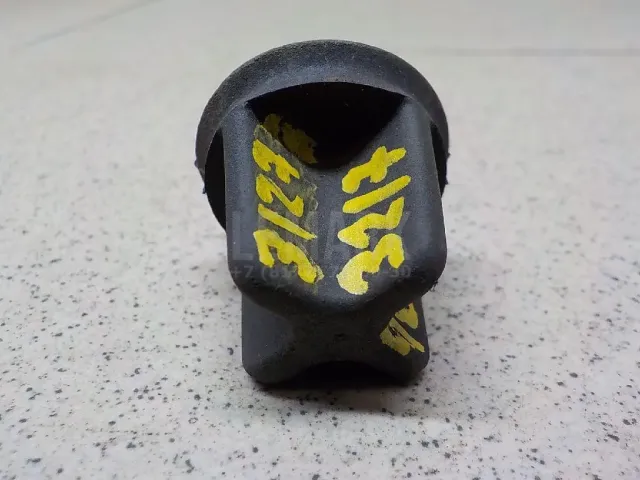Отбойник капота