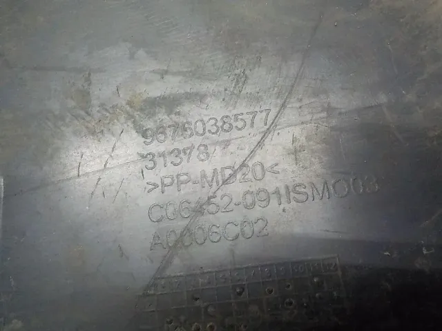 Кожух замка капота