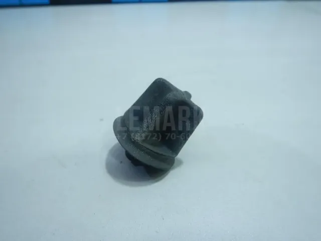 Отбойник капота