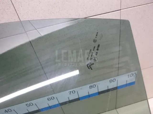 Стекло двери задней правой