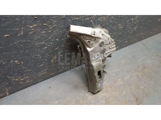 Стойка передней двери для  Chrysler Voyager/Caravan 1996-2001