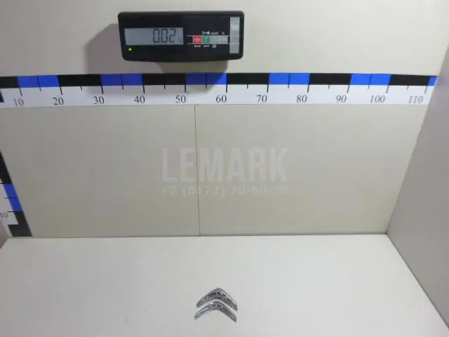 Эмблема на крышку багажника