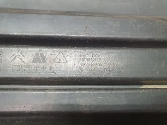 Рамка противотуманной фары левой для  Exeed RX / Yaoguang (T22) 2023